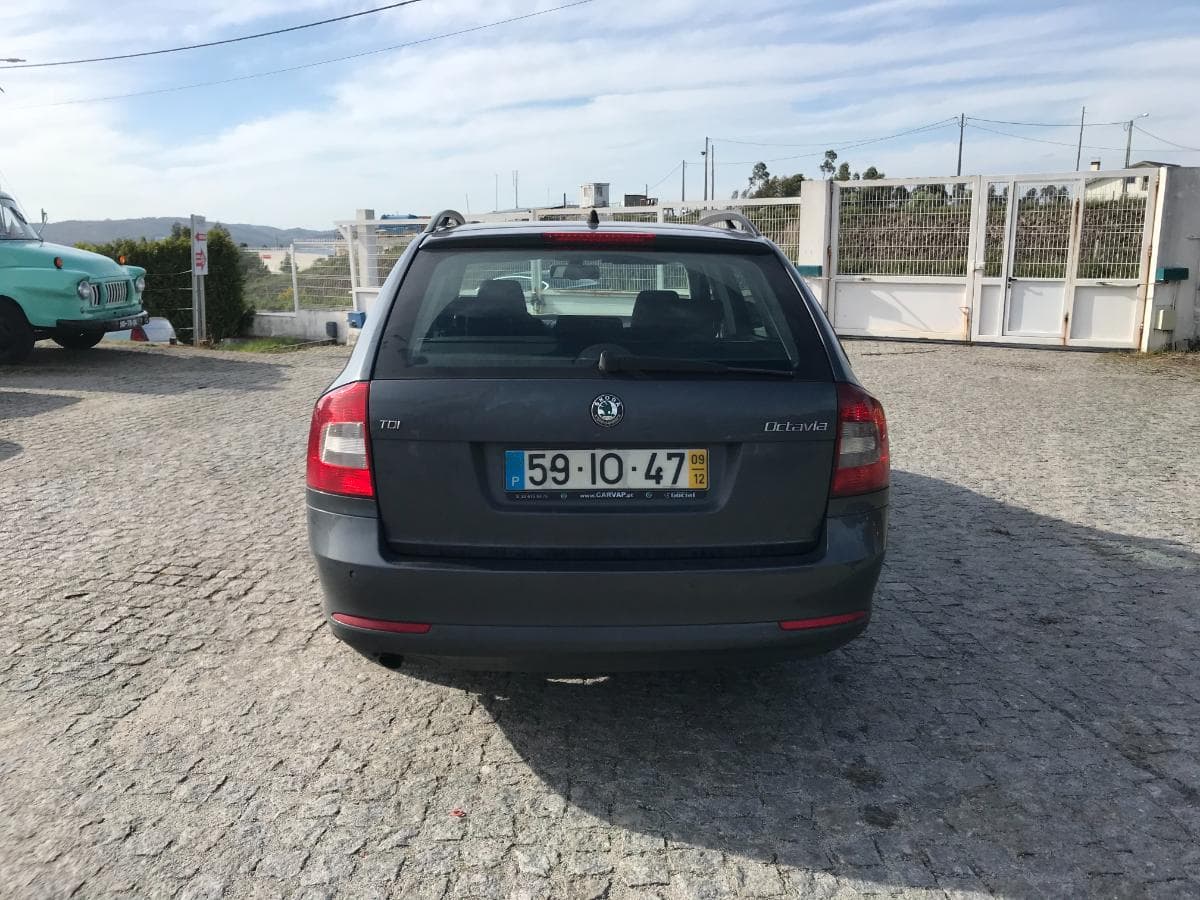 Skoda Octávia 1.6 TDI · Ano 2009 — imagen 5