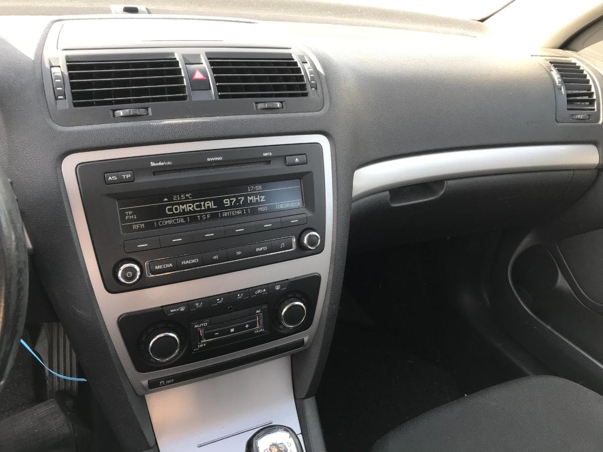 Skoda Octávia 1.6 TDI · Ano 2009 — imagen 18