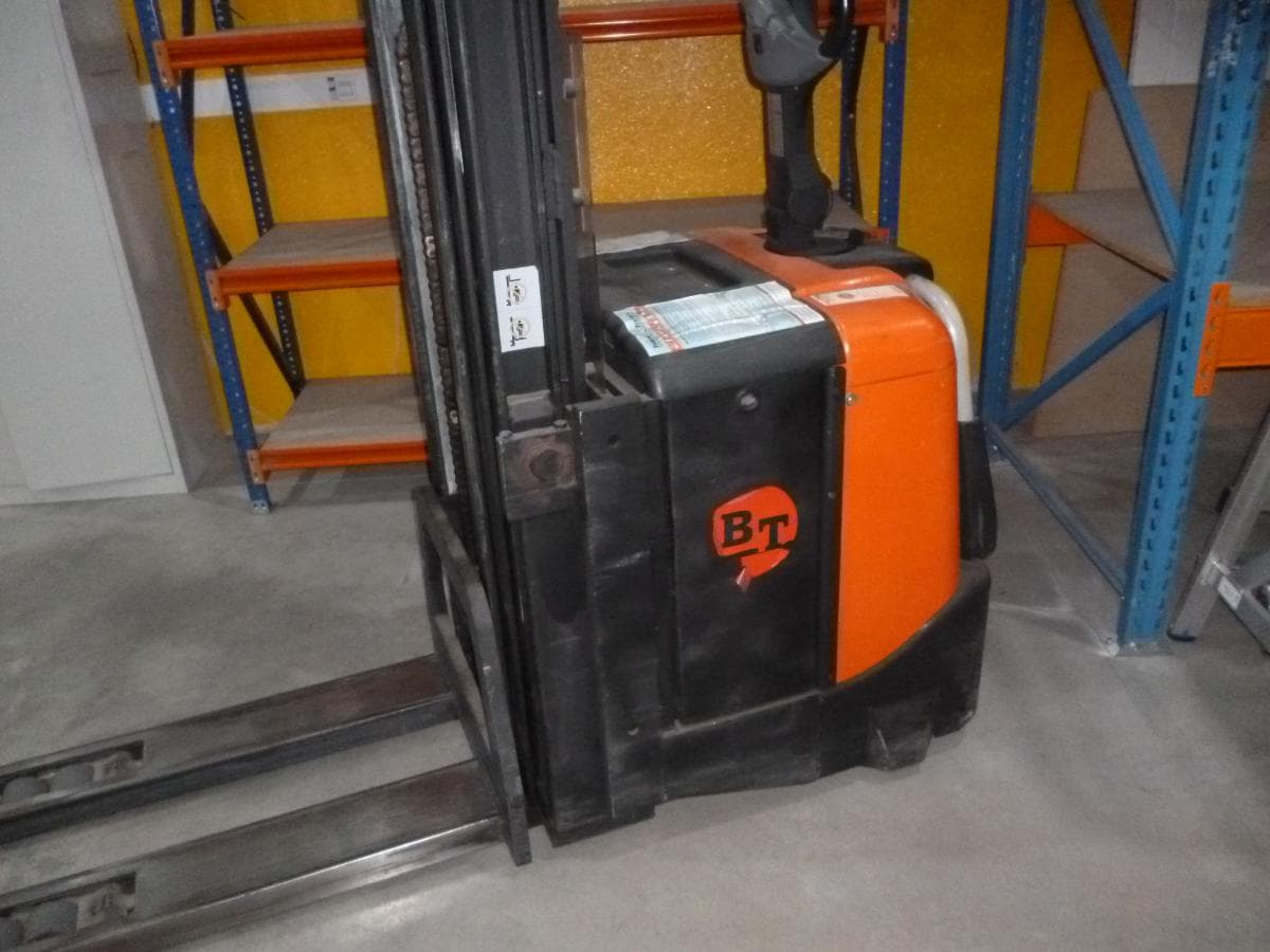 Stacker + Porta paletes + carro mesa + escada de plataforma — imagen 4