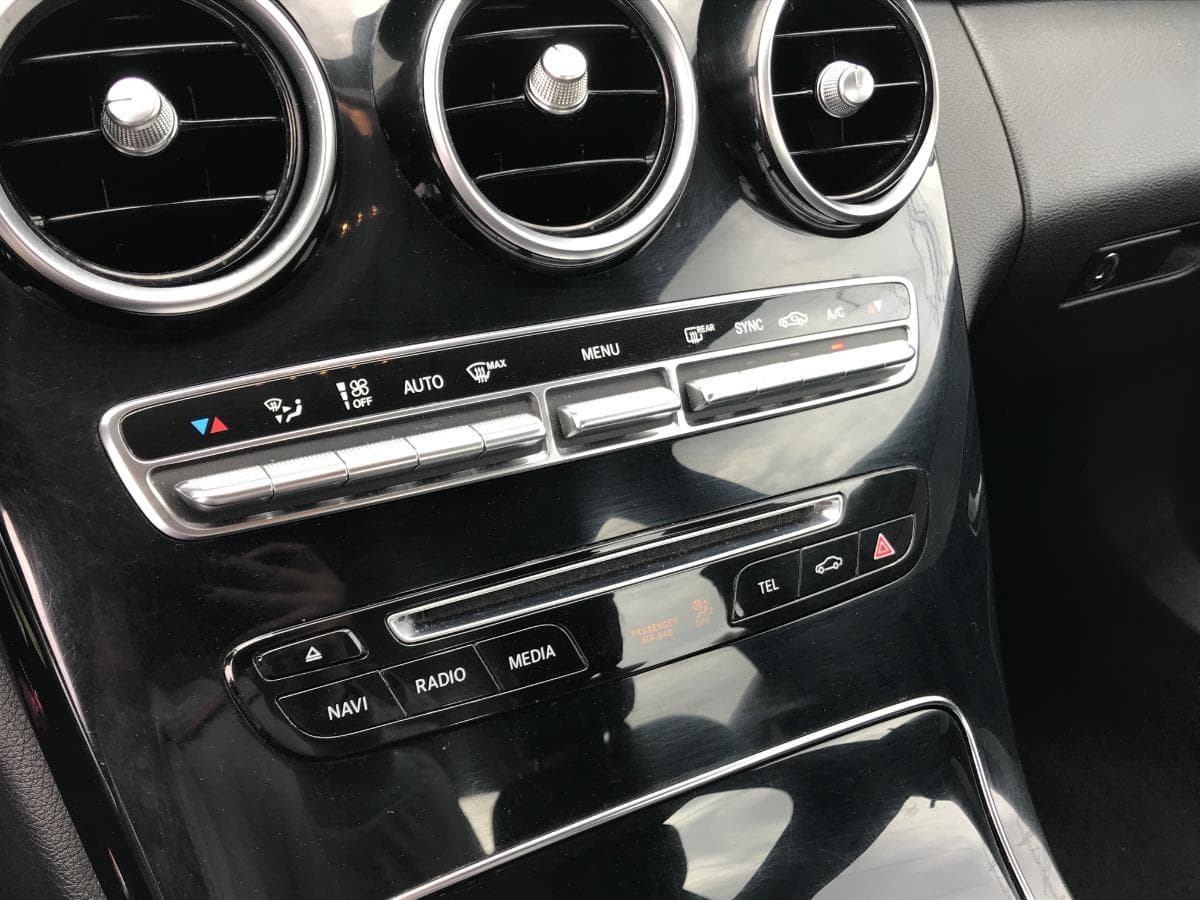 Mercedes-Benz C220 · Ano 2014 — imagem 18