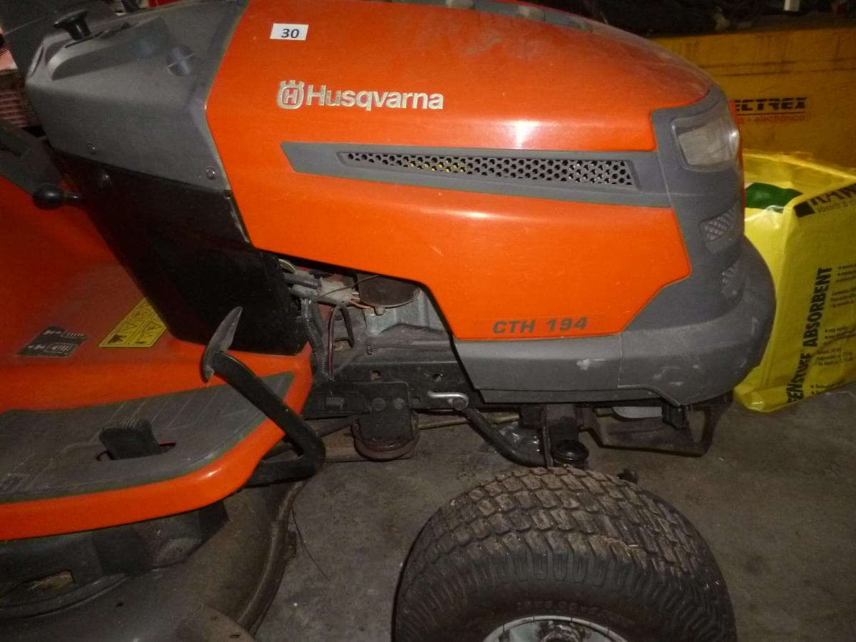 Trator corta relva — imagen 3