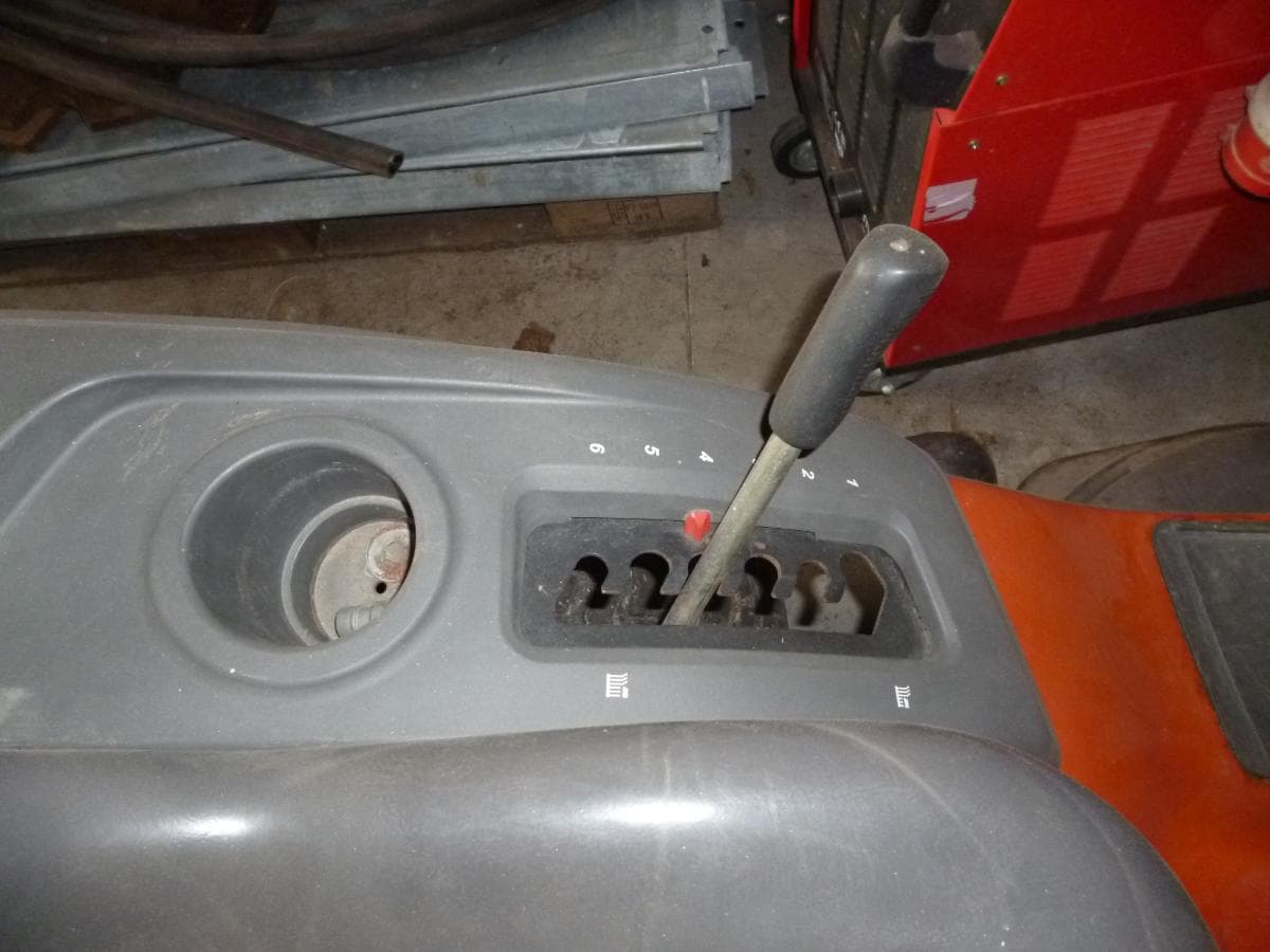 Trator corta relva — imagen 5