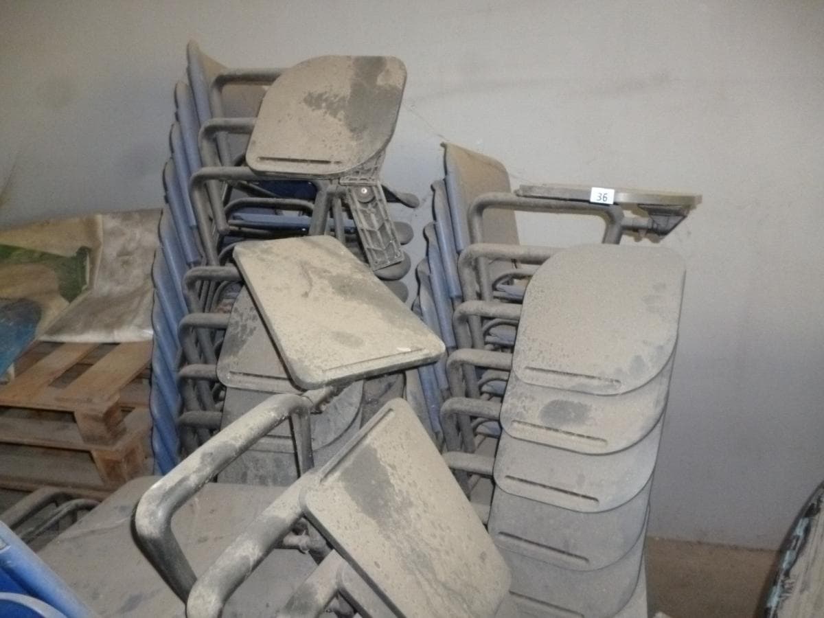 Cadeiras de plástico — image 1