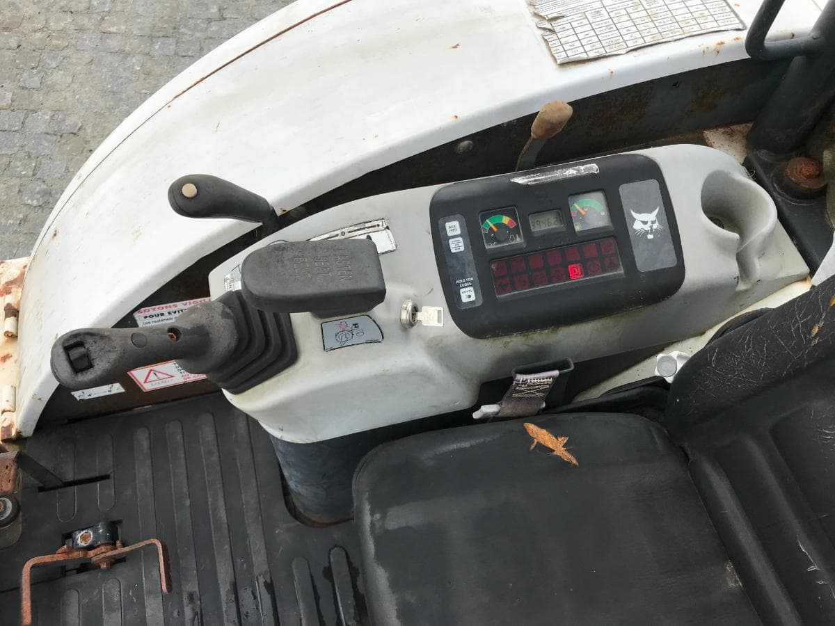 Mini Giratória Bobcat 325 G · Ano 2007 — imagem 8