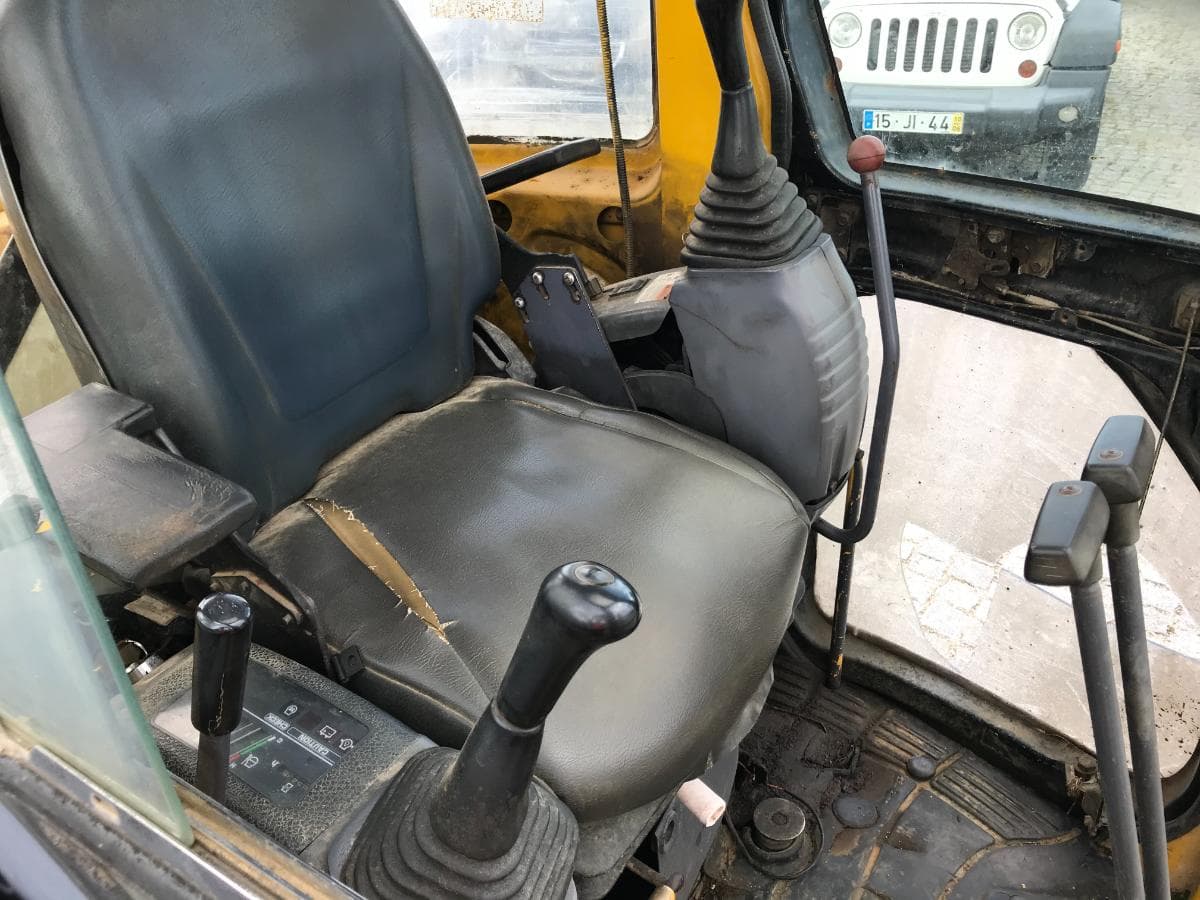 Mini Giratória Komatsu PC 30MR-1 — imagem 9