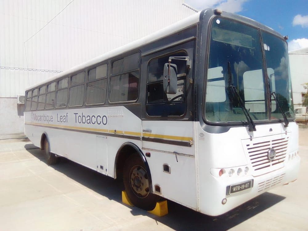Autocarro - Nissan UD · — image 2