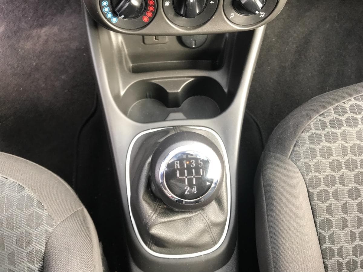 Opel Corsa 1.3 CDTI · Ano 2018 — image 22