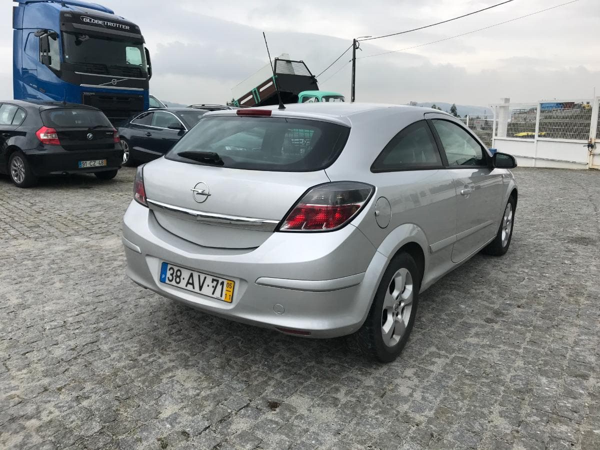 Opel Astra 1.3 CDTI · Ano 2005 — imagen 4