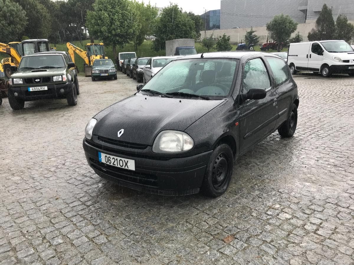 Renault Clio 1.9D · Ano 2000 — imagen 3
