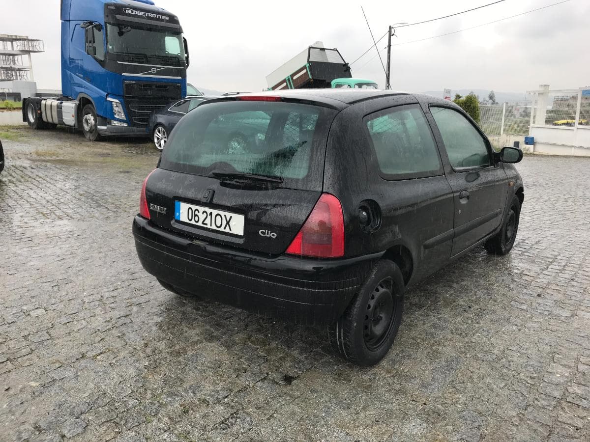 Renault Clio 1.9D · Ano 2000 — imagen 6