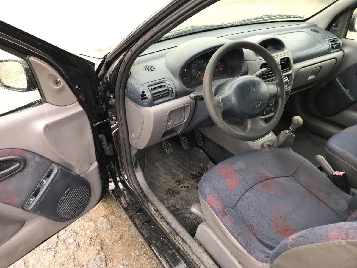 Renault Clio 1.9D · Ano 2000 — imagen 12