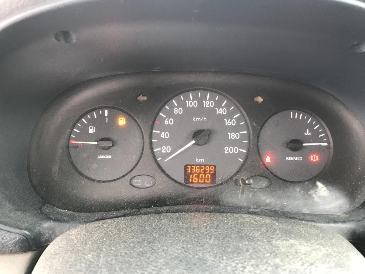 Renault Clio 1.9D · Ano 2000 — imagen 19