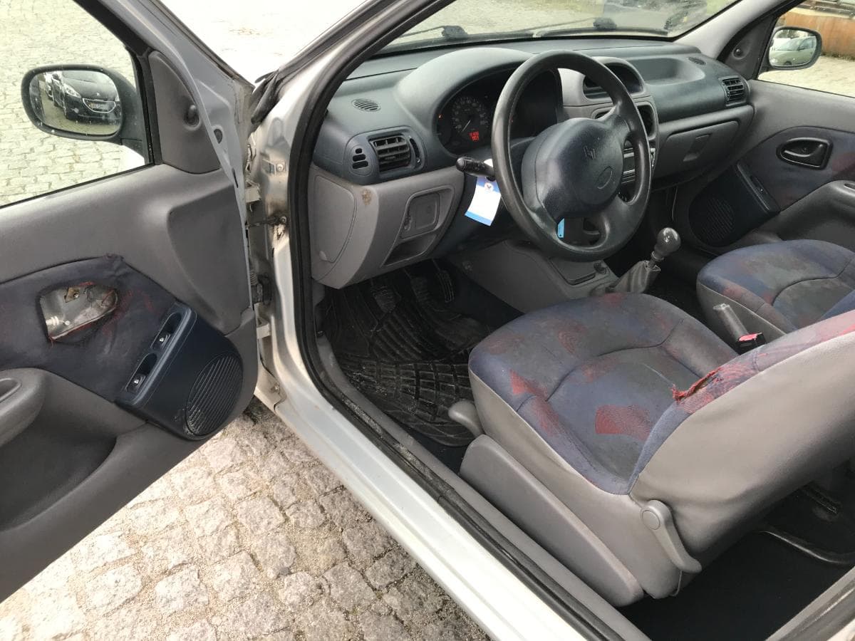 Renault Clio 1.9D · Ano 1999 — imagem 12