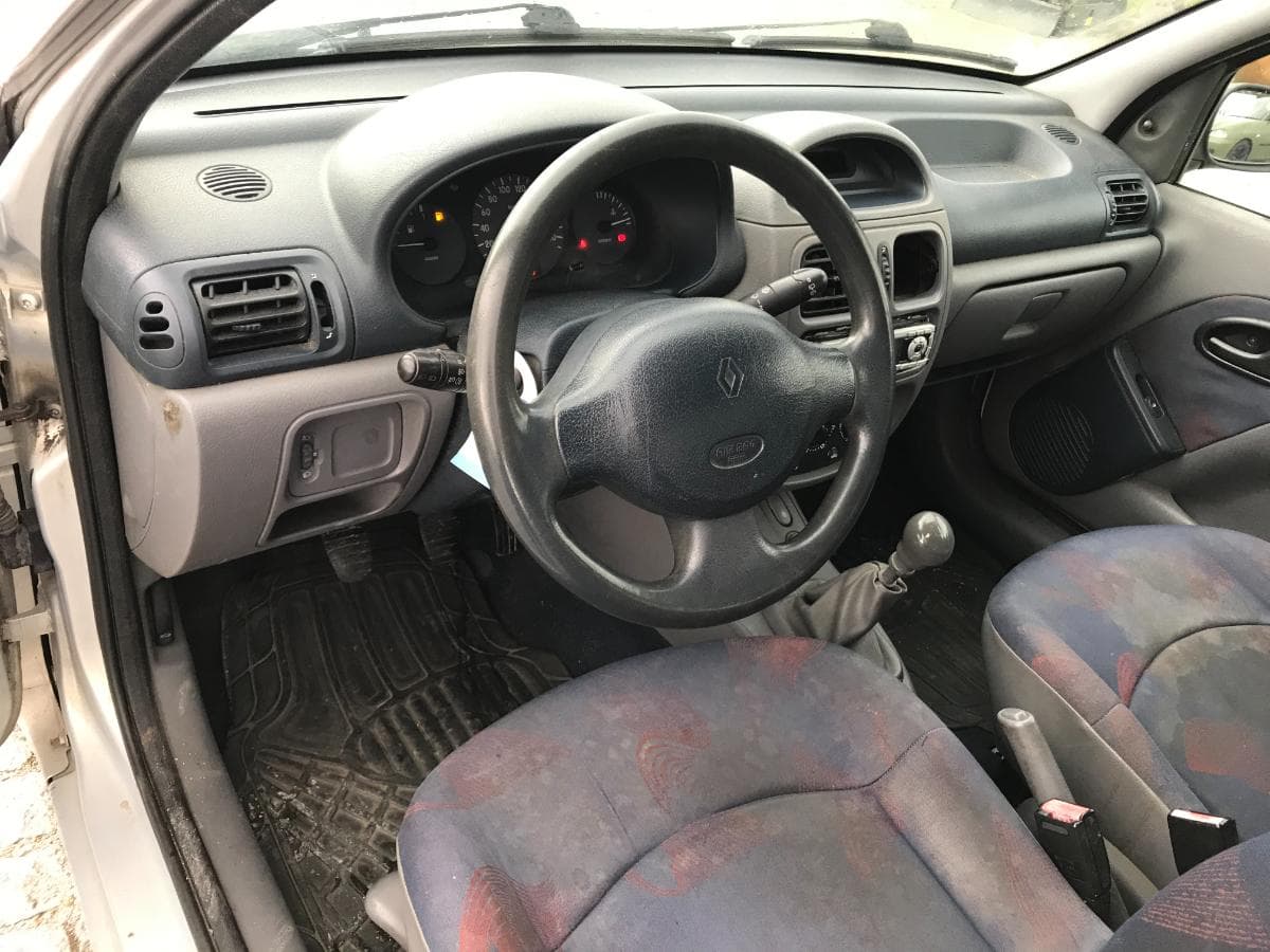 Renault Clio 1.9D · Ano 1999 — imagem 14