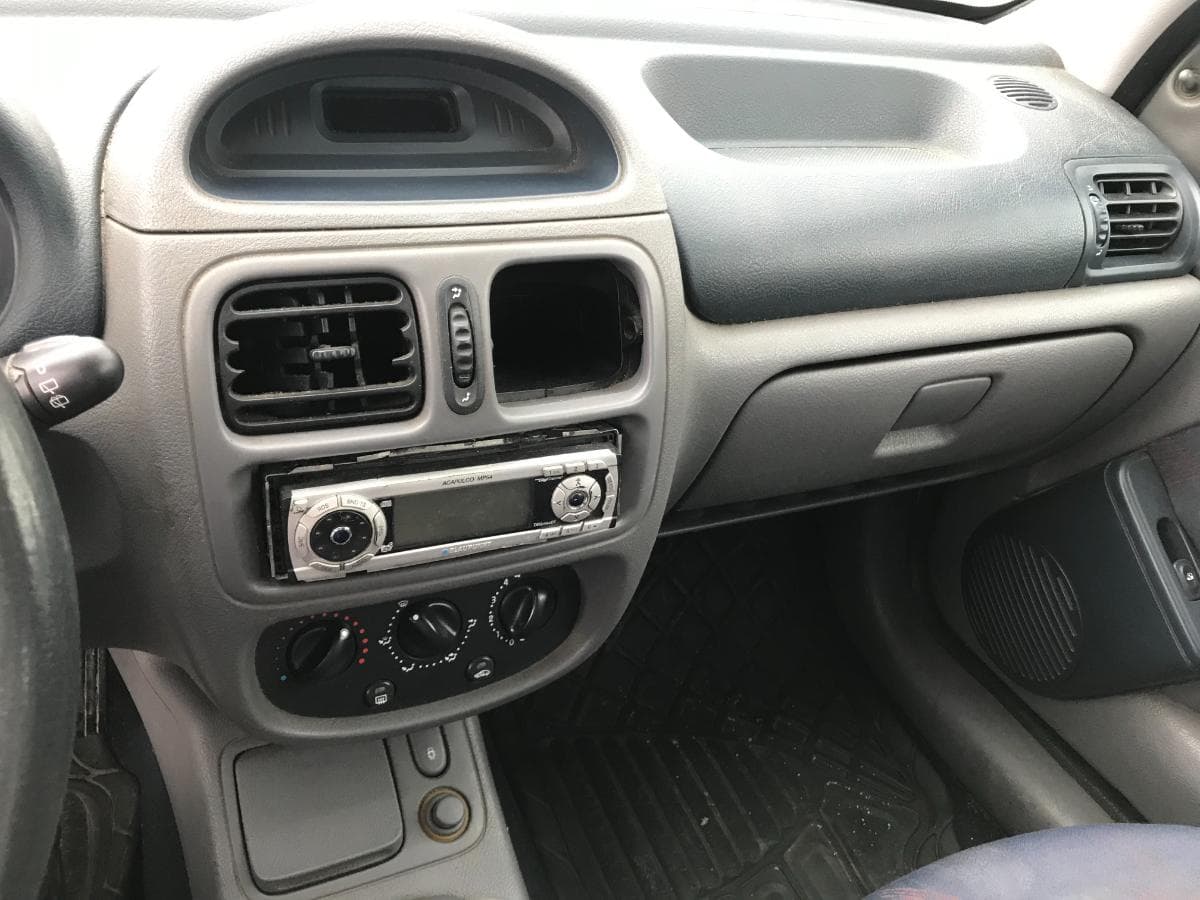 Renault Clio 1.9D · Ano 1999 — imagem 15