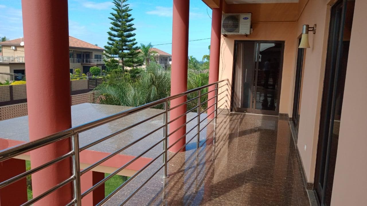 Moradia duplex T5 em condominío fechado · — imagen 14