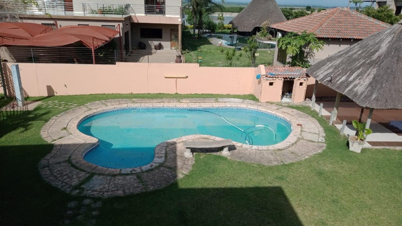 Moradia duplex T5 em condominío fechado · — imagen 17