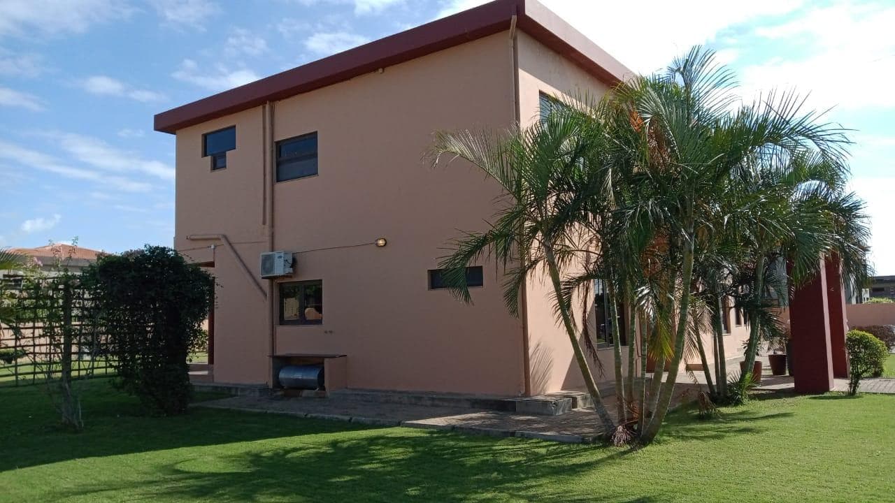 Moradia duplex T5 em condominío fechado · — imagen 18
