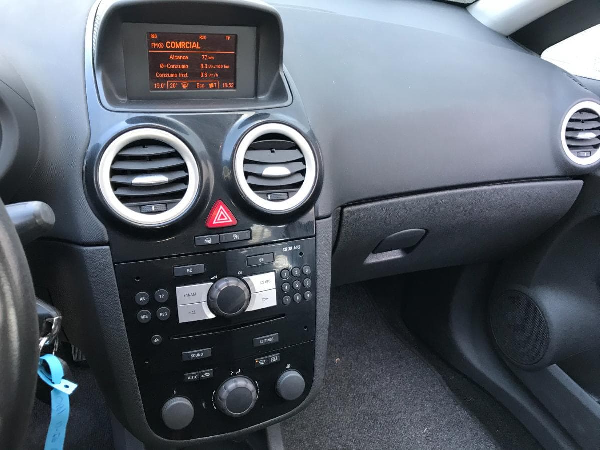 Opel Corsa 1.2 · Ano 2006 — image 18