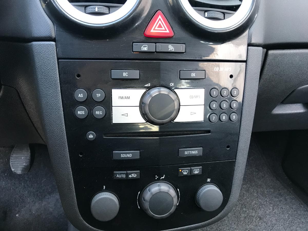 Opel Corsa 1.2 · Ano 2006 — image 20