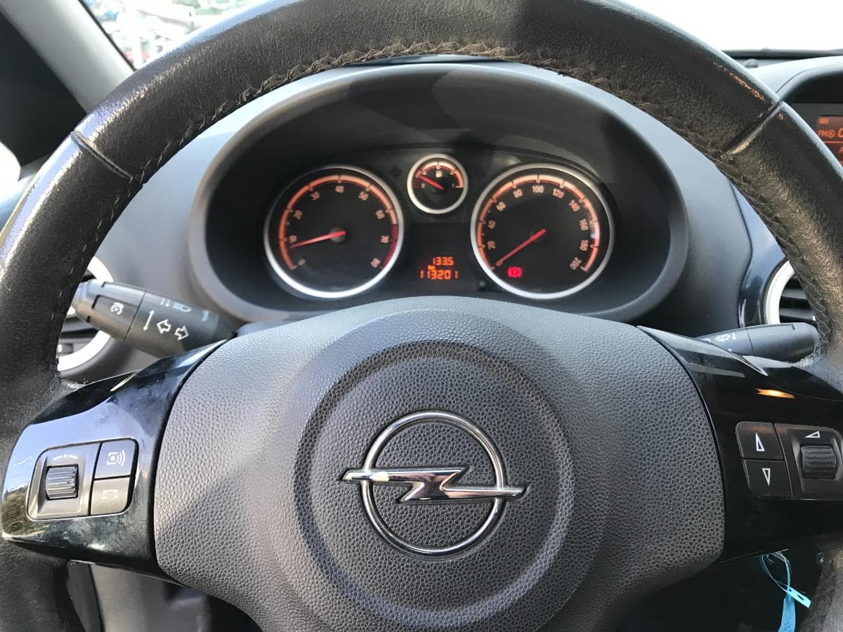 Opel Corsa 1.2 · Ano 2006 — image 21