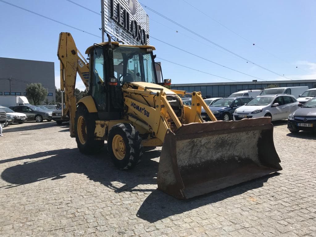 Retroescavadora Komatsu WB93R · Ano 2008 — imagem 1