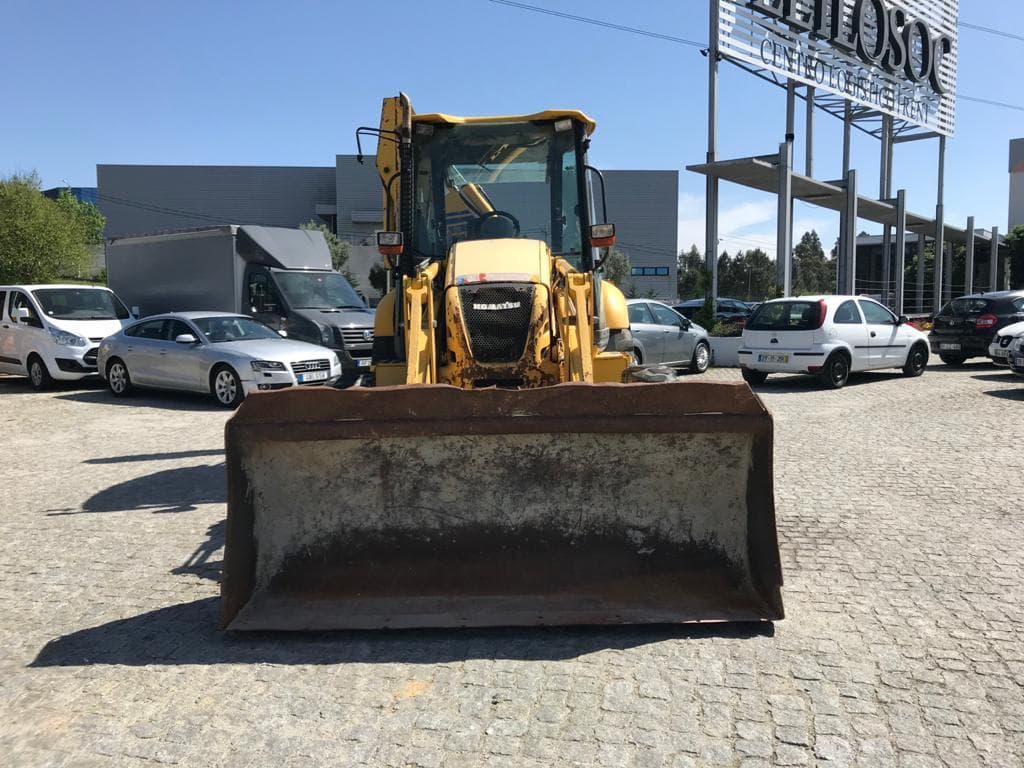 Retroescavadora Komatsu WB93R · Ano 2008 — imagem 2