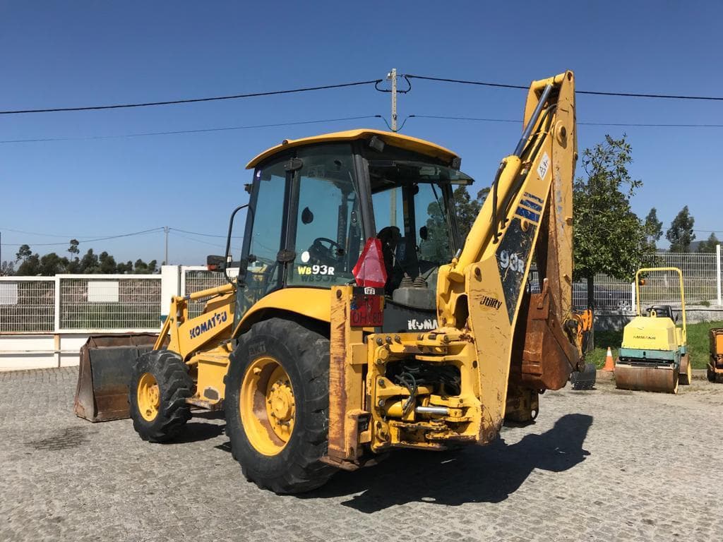 Retroescavadora Komatsu WB93R · Ano 2008 — imagem 4