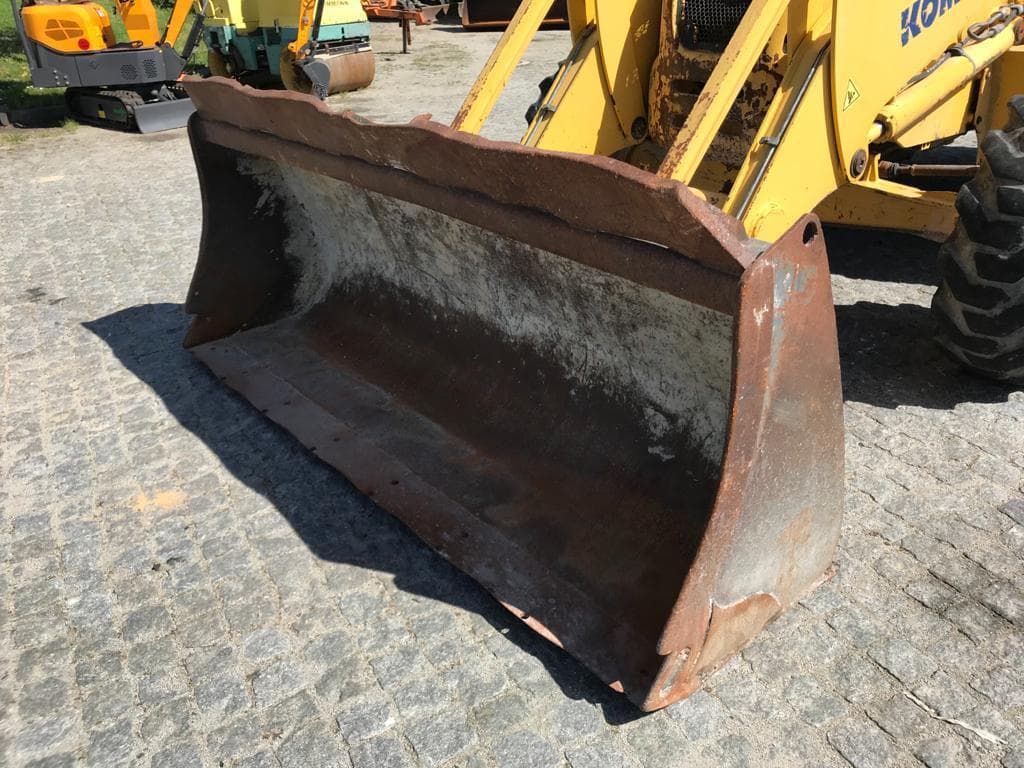 Retroescavadora Komatsu WB93R · Ano 2008 — imagem 6