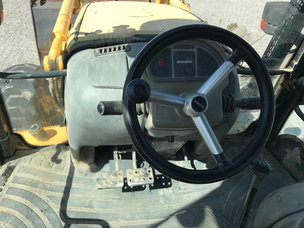 Retroescavadora Komatsu WB93R · Ano 2008 — imagem 8