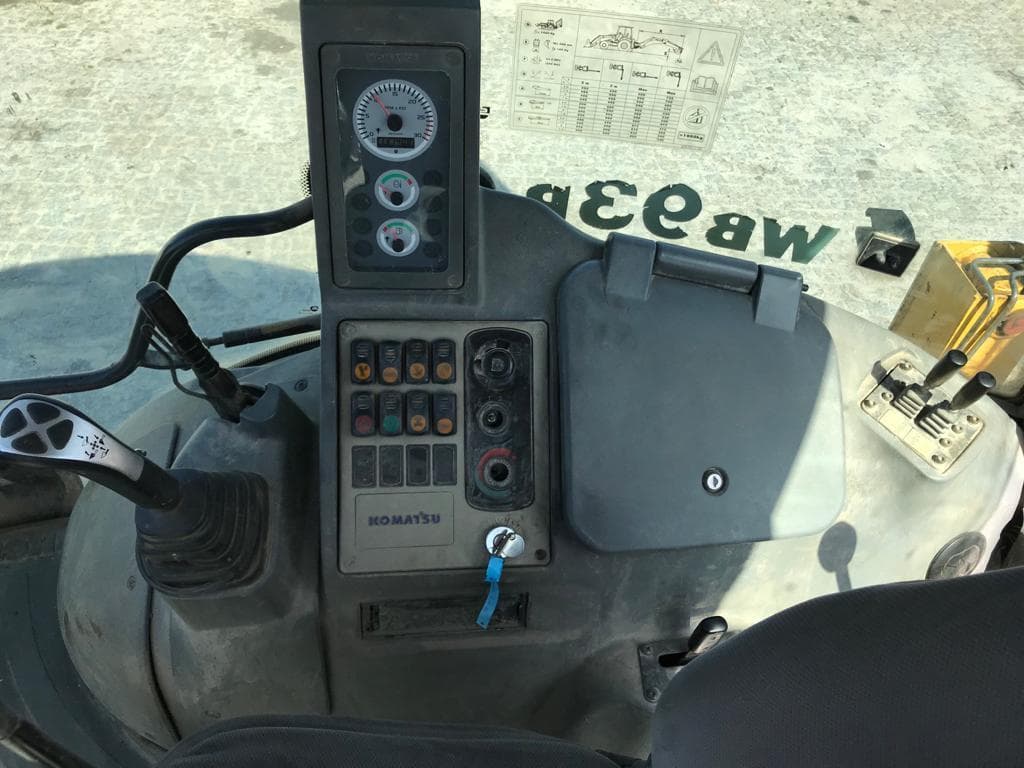 Retroescavadora Komatsu WB93R · Ano 2008 — imagem 9