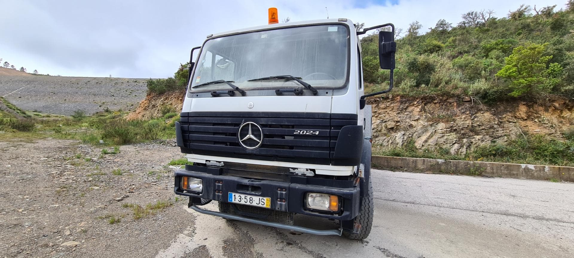 Mercedes-Benz 2024 Limpa Fossas — image 2