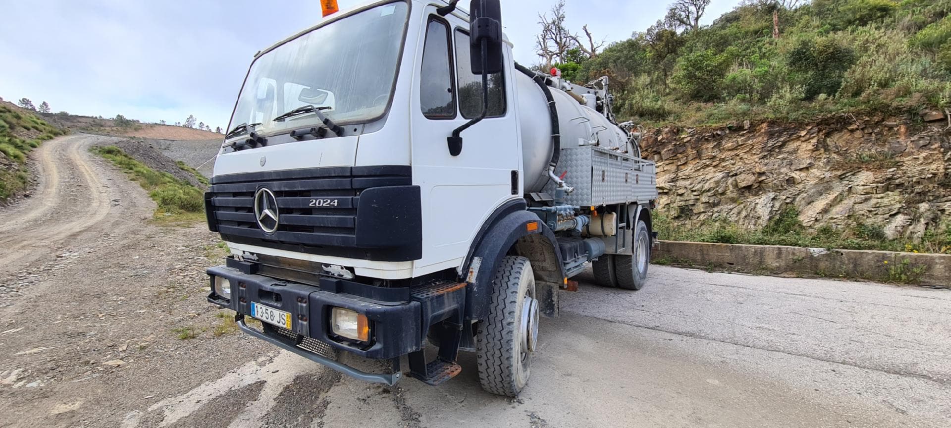 Mercedes-Benz 2024 Limpa Fossas — image 3