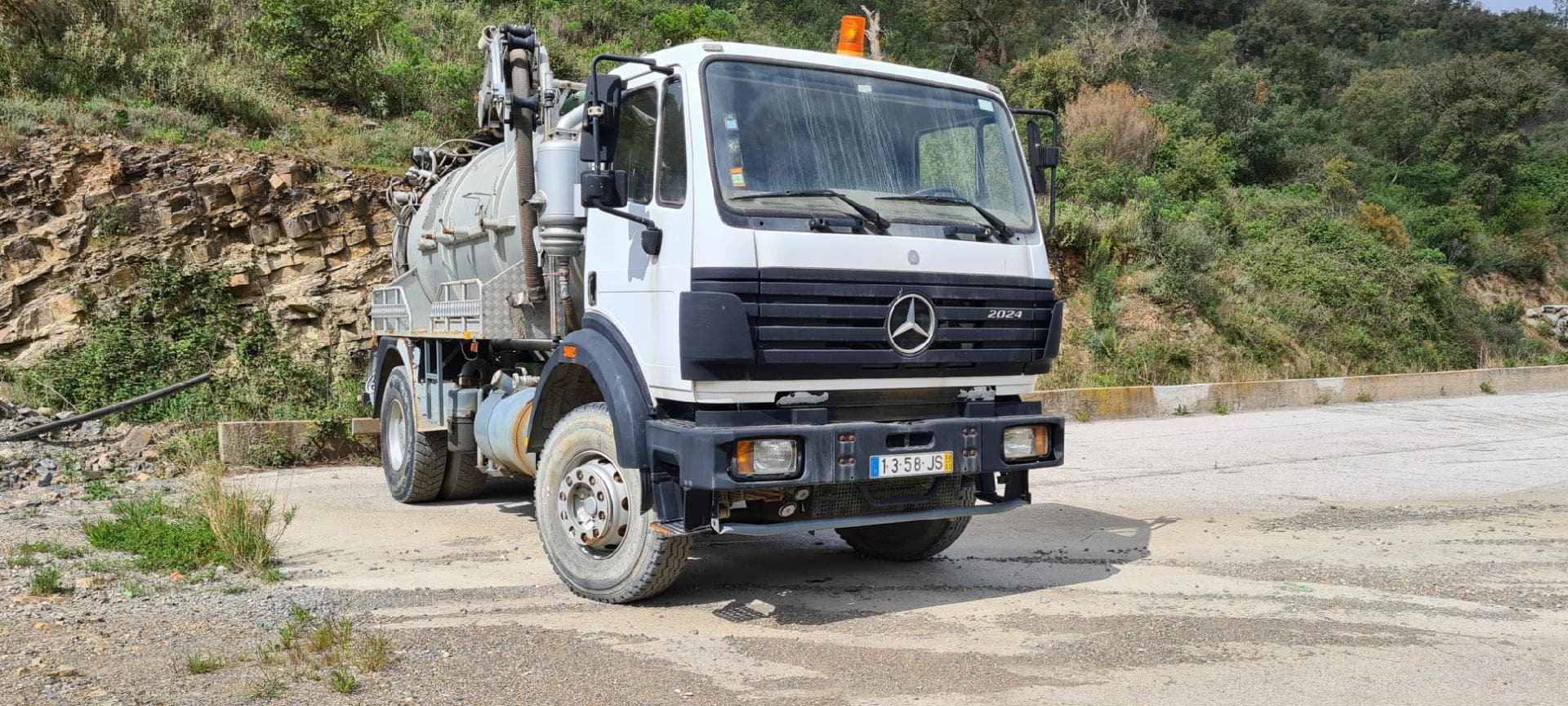 Mercedes-Benz 2024 Limpa Fossas