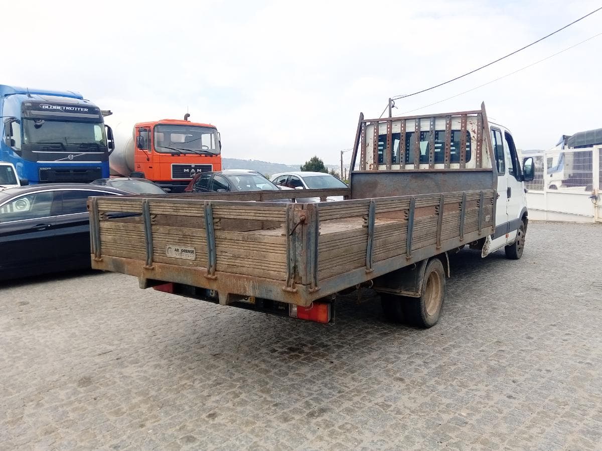 Iveco 35C12D · 7 Lugares · Ano 2005 — imagem 4