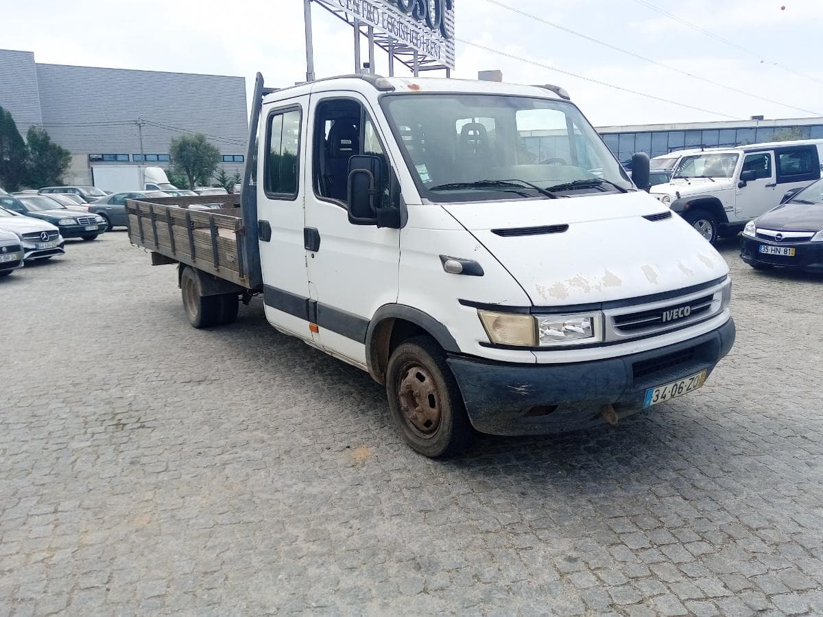 Iveco 35C12D · 7 Lugares · Ano 2005 — imagem 1