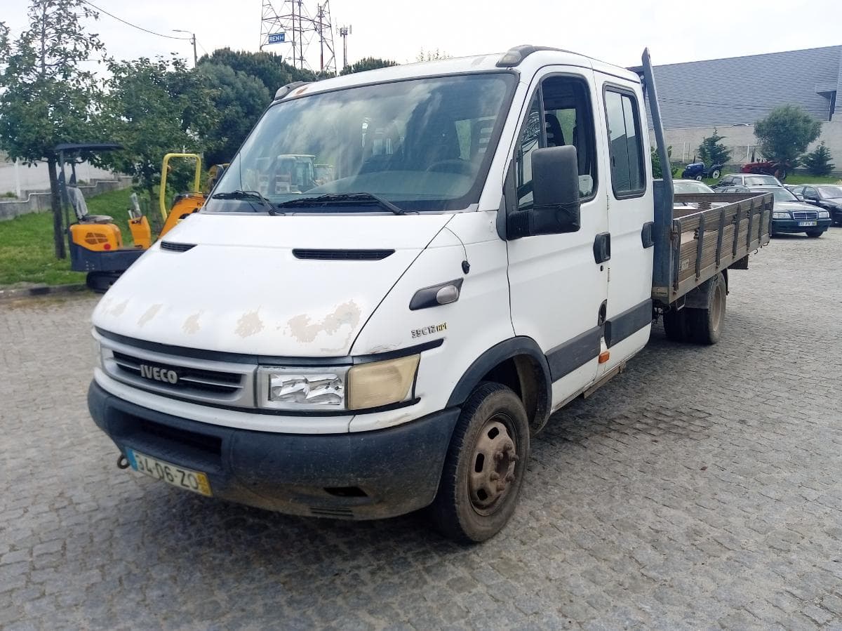 Iveco 35C12D · 7 Lugares · Ano 2005 — imagem 3