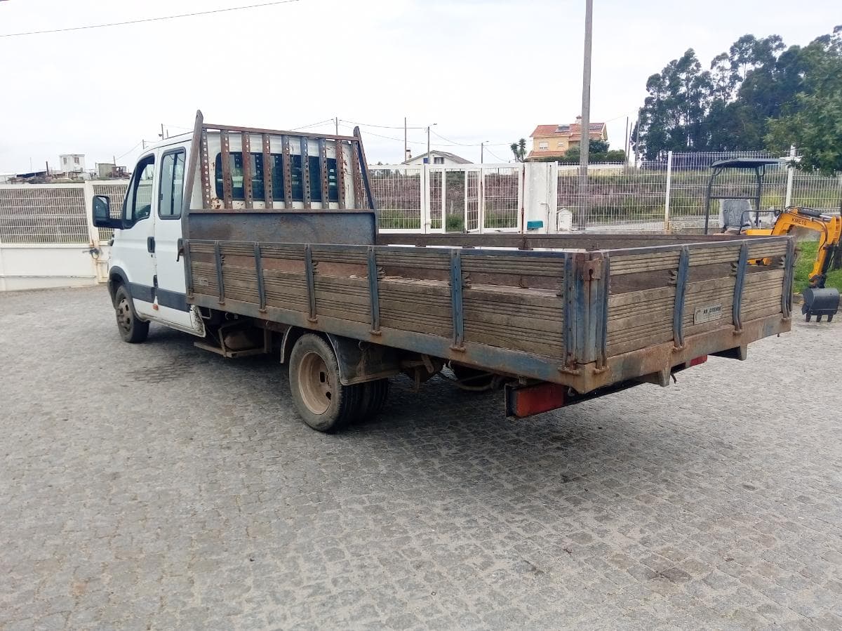 Iveco 35C12D · 7 Lugares · Ano 2005 — imagem 6