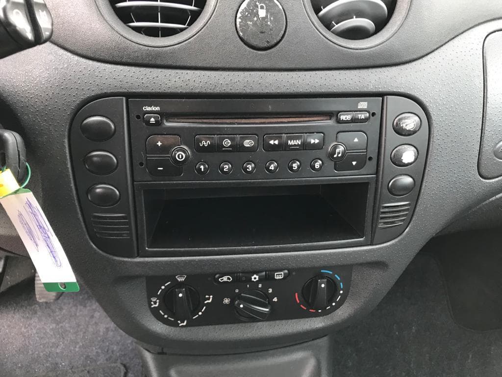 Citroën C3 1.4 HDI · Ano 2003 — imagem 19