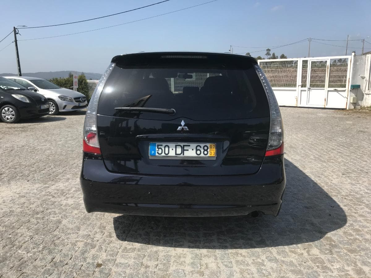 Mitsubishi Grandis 2.0 DI · 7 Lugares · Ano 2007 — imagem 5
