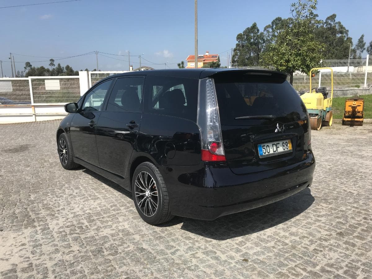 Mitsubishi Grandis 2.0 DI · 7 Lugares · Ano 2007 — imagem 6