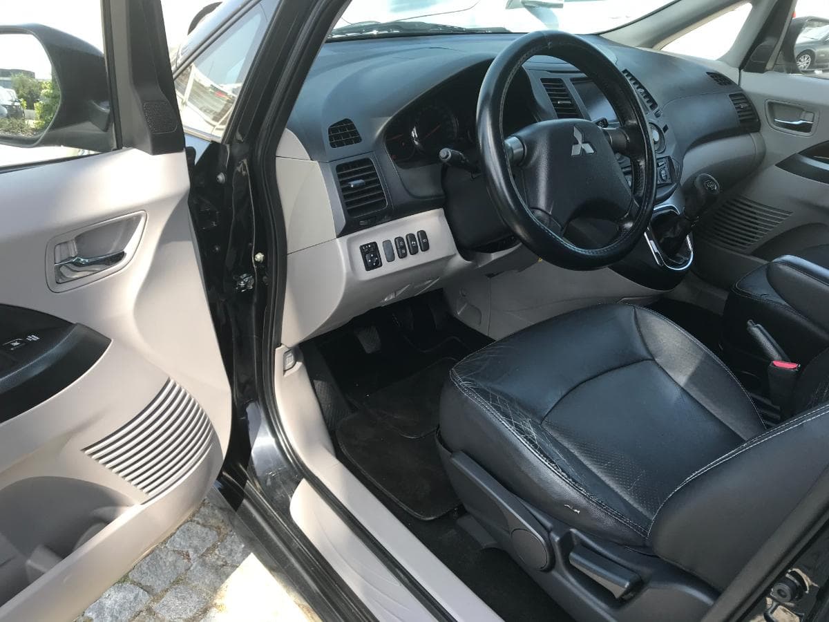 Mitsubishi Grandis 2.0 DI · 7 Lugares · Ano 2007 — imagem 12
