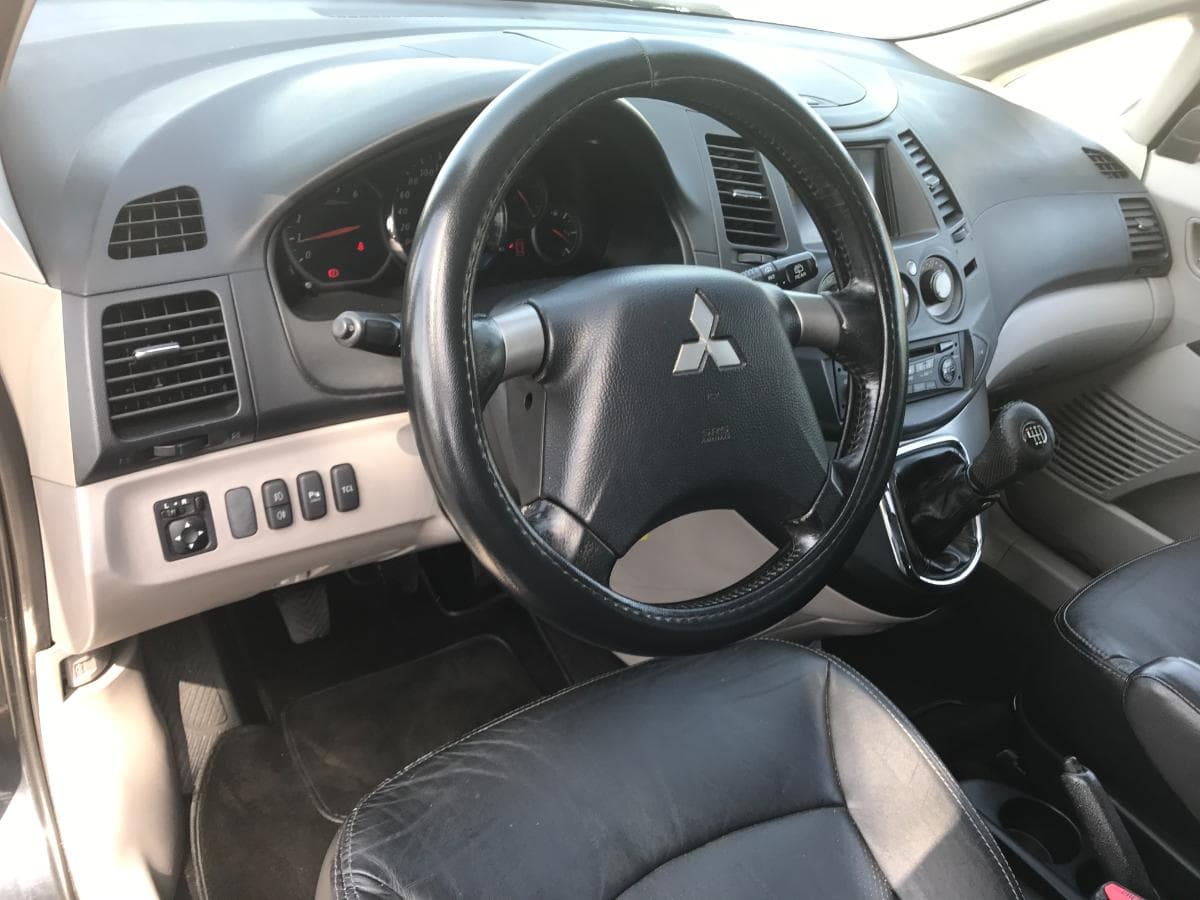 Mitsubishi Grandis 2.0 DI · 7 Lugares · Ano 2007 — imagem 20