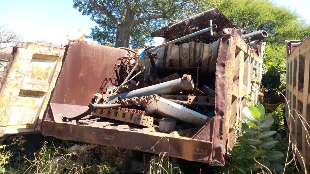 Camion benne ·