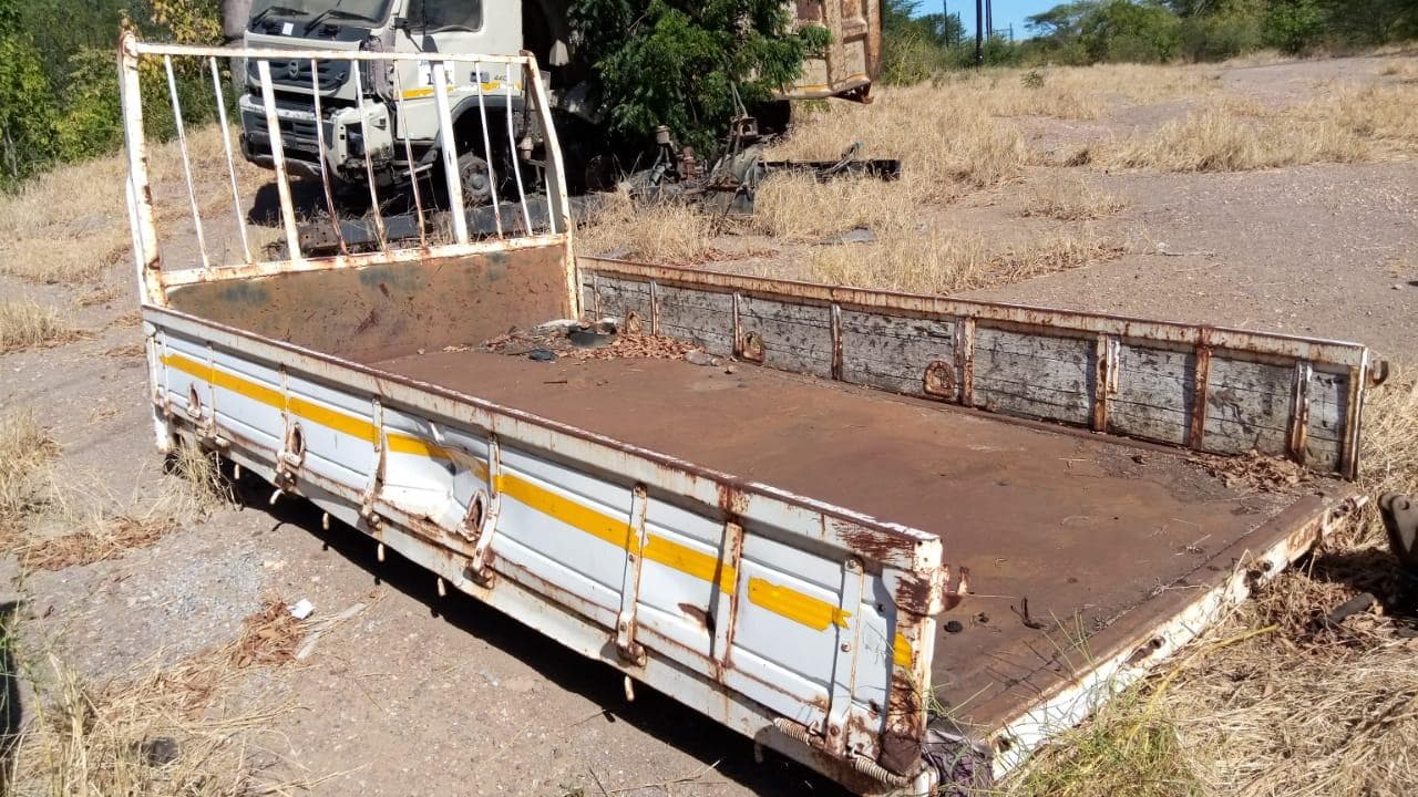 Carroçeria + Cabine + Cabine + Cabine + Cabine + Cabine + Gambiarra + Gambiarra + Cabine ·