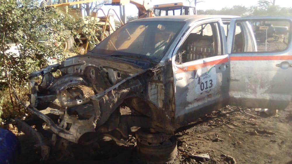 Toyota Hilux + Mahindra · — image 1