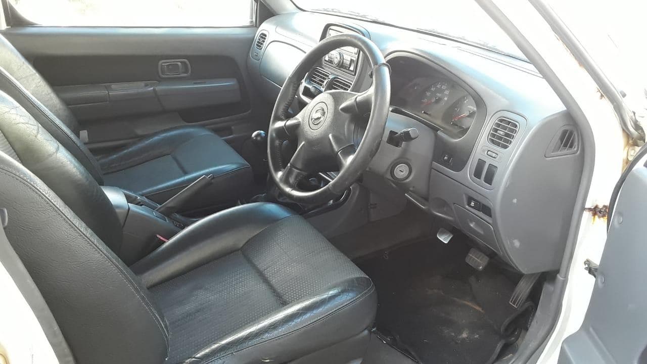 Nissan Hardbody · — imagem 7