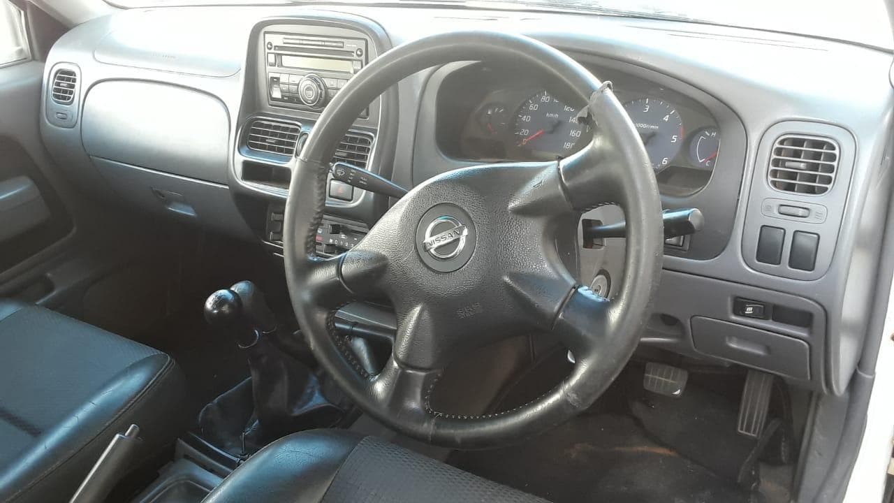Nissan Hardbody · — imagem 6