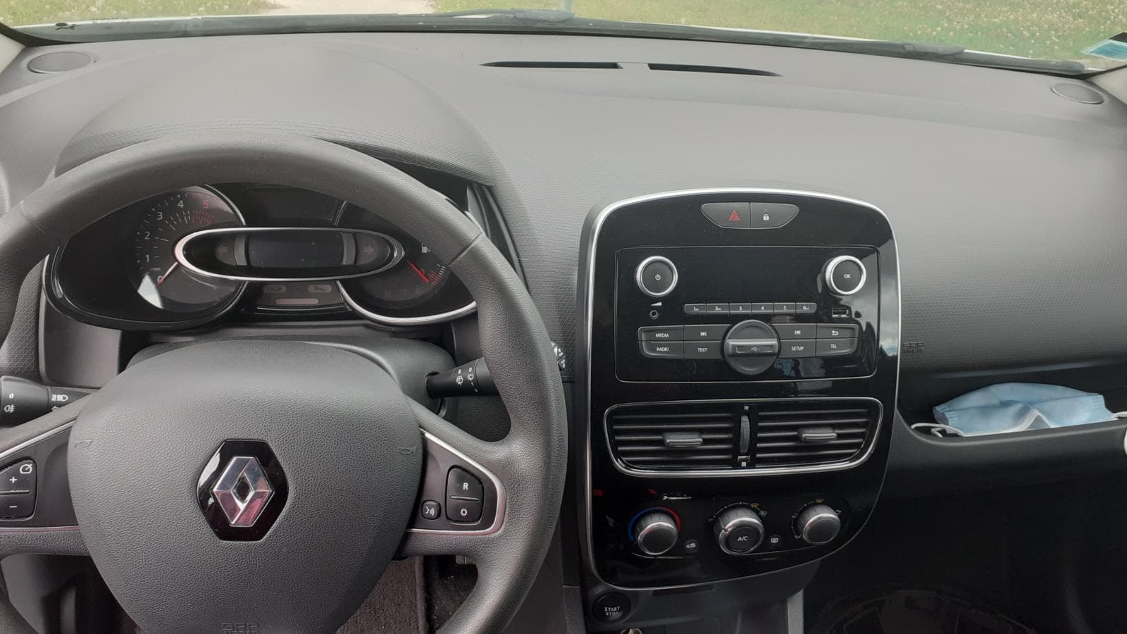 Renault Clio — image 6