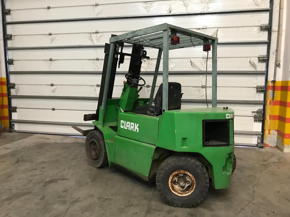 Empilhador Clark 2500 KG — imagen 2
